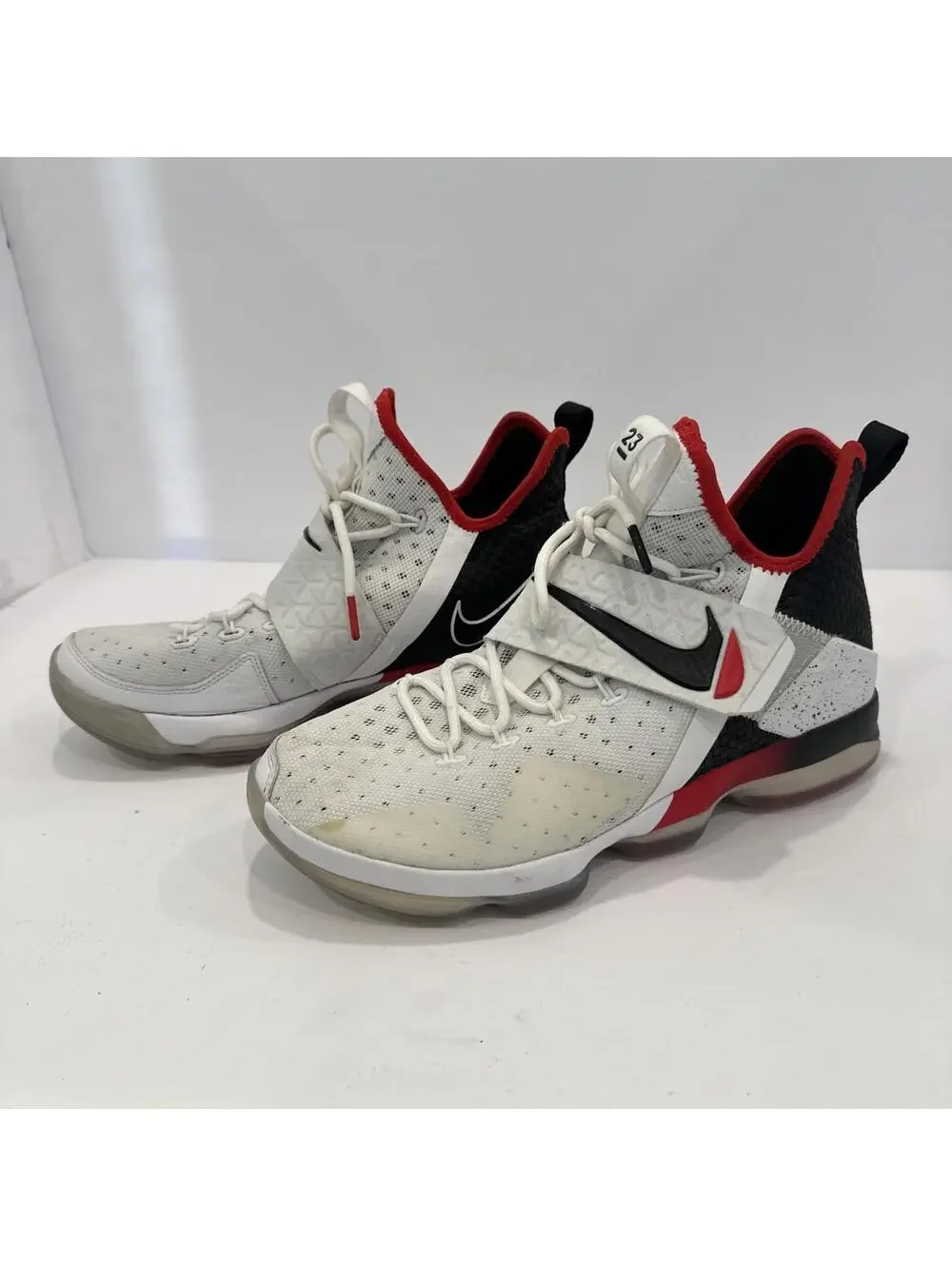Nike LeBron XIV Size 11 Men’s Basketball Sneakers 852405-103